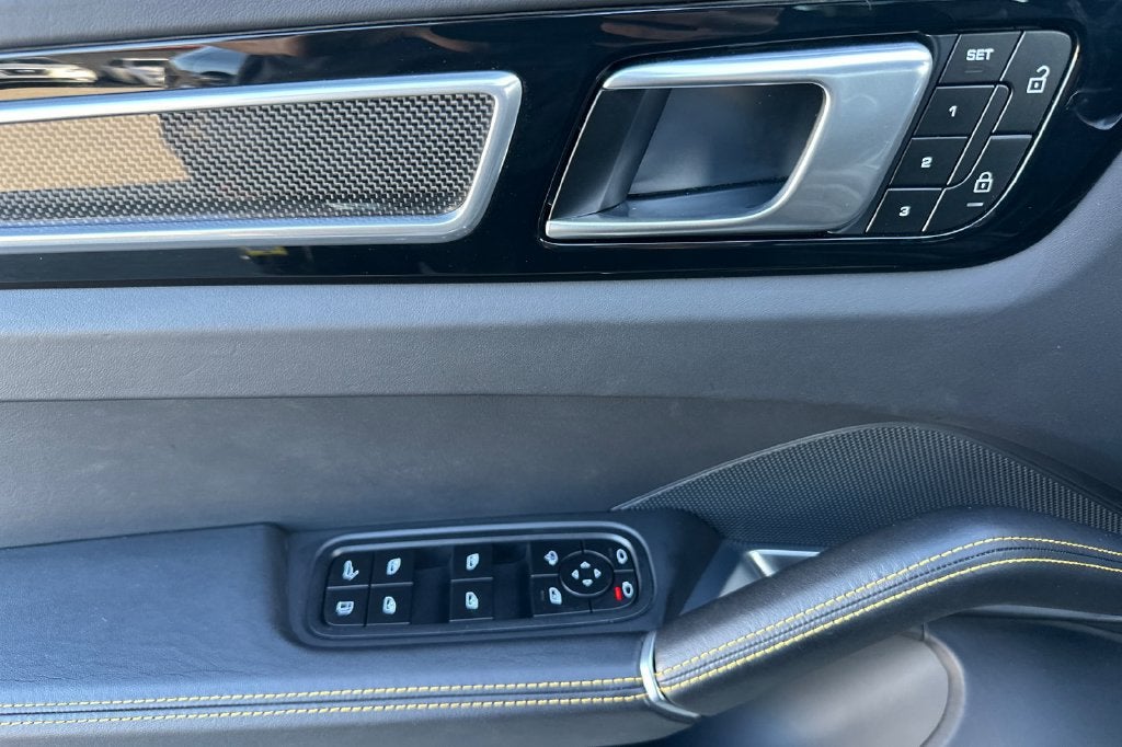 2023 Porsche Cayenne E-Hybrid Turbo S