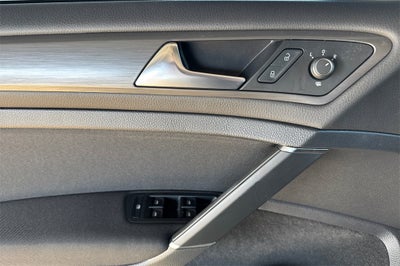 2018 Volkswagen e-Golf SE