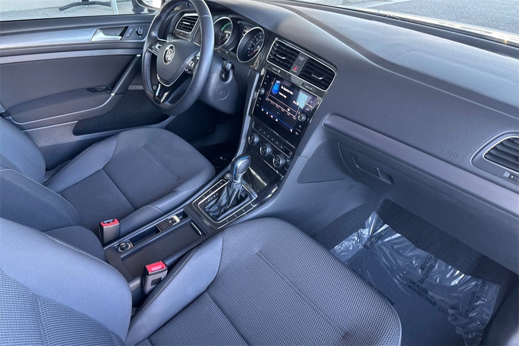 2018 Volkswagen e-Golf SE