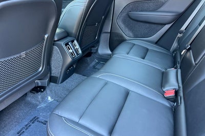 2024 Volvo XC40 B5 Plus Dark Theme