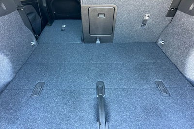 2024 Volvo XC40 B5 Plus Dark Theme