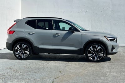 2024 Volvo XC40 B5 Plus Dark Theme
