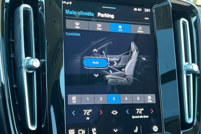 2024 Volvo XC40 B5 Plus Dark Theme