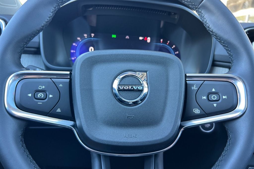 2024 Volvo XC40 B5 Plus Dark Theme