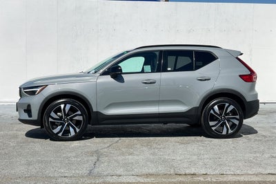 2024 Volvo XC40 B5 Plus Dark Theme