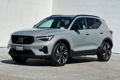 2024 Volvo XC40 B5 Plus Dark Theme